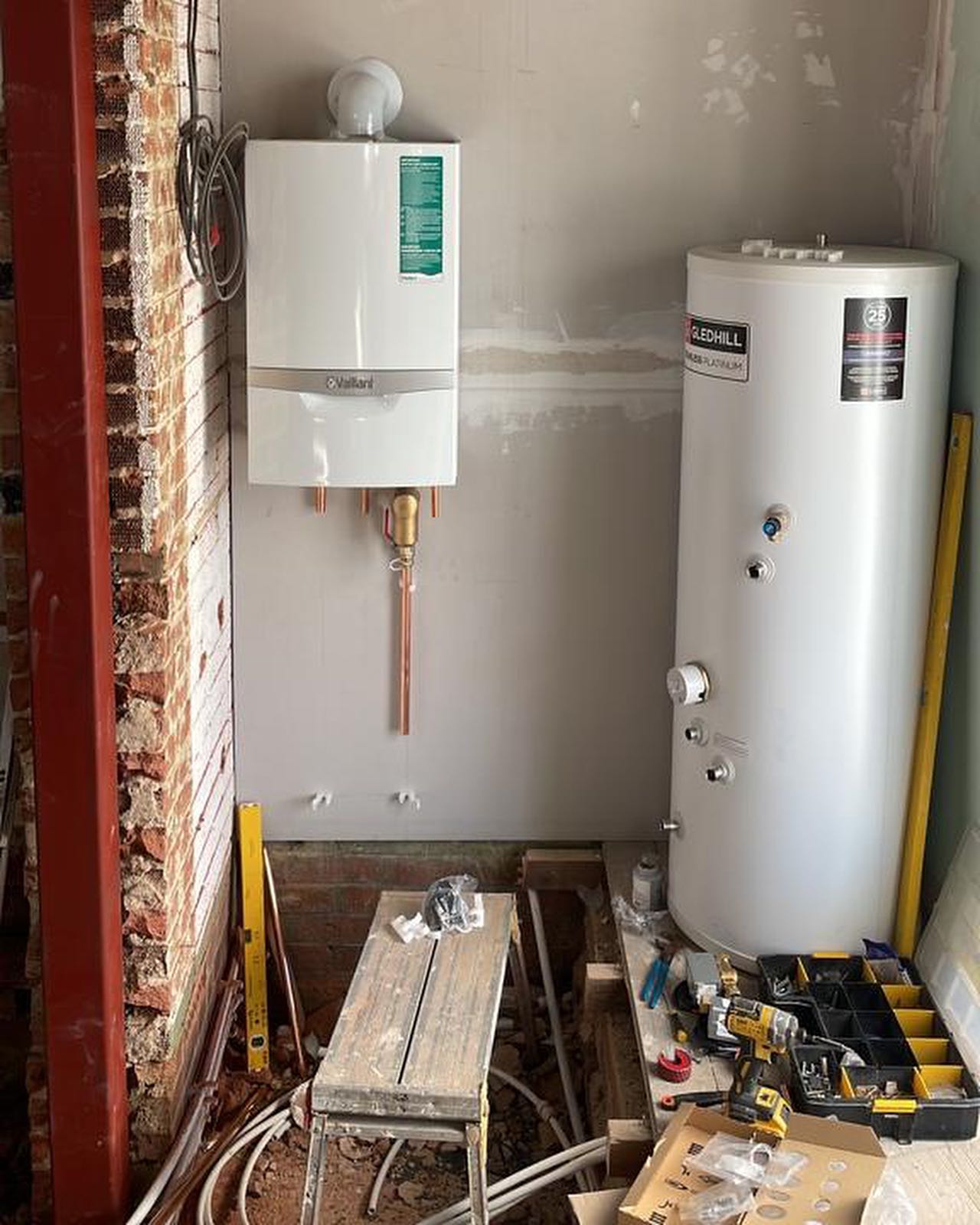 Cylinder installation partway through the job
